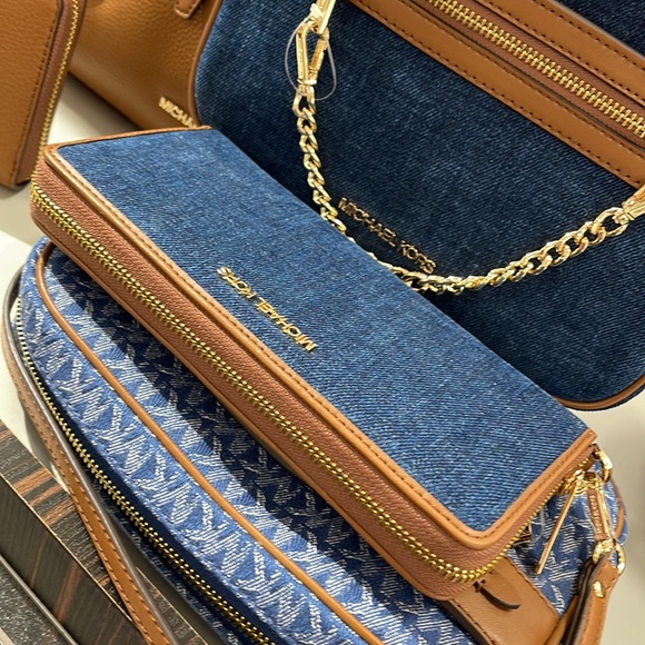 Michael Kors Jet Set Travel Large Travel CONTINENTAL 
Indigo - Picture 7 of 16